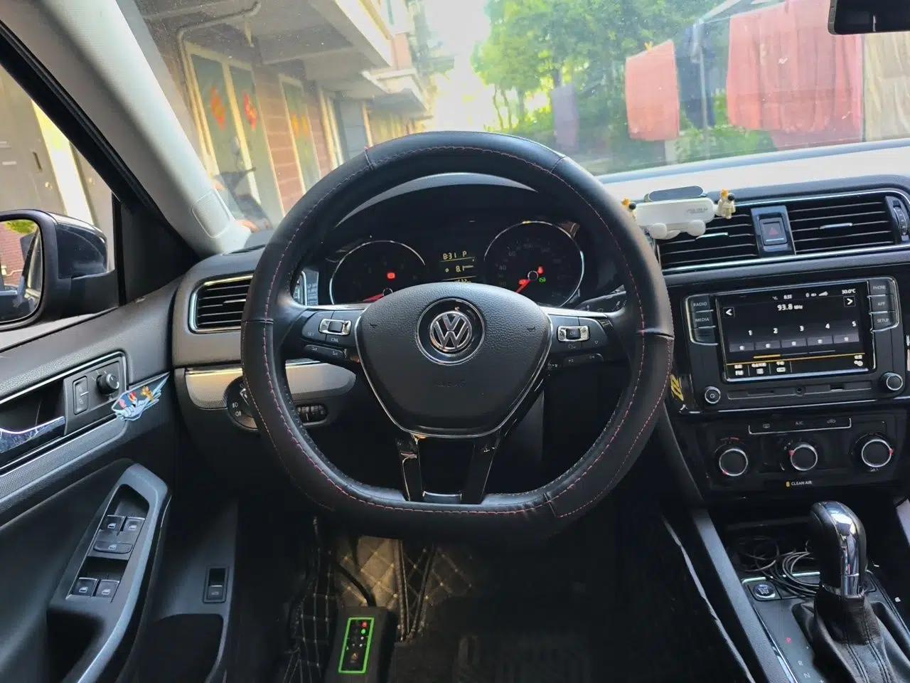 Volkswagen Sagitar 2018 1.6L Automatic Comfort Model — миниатюра 10