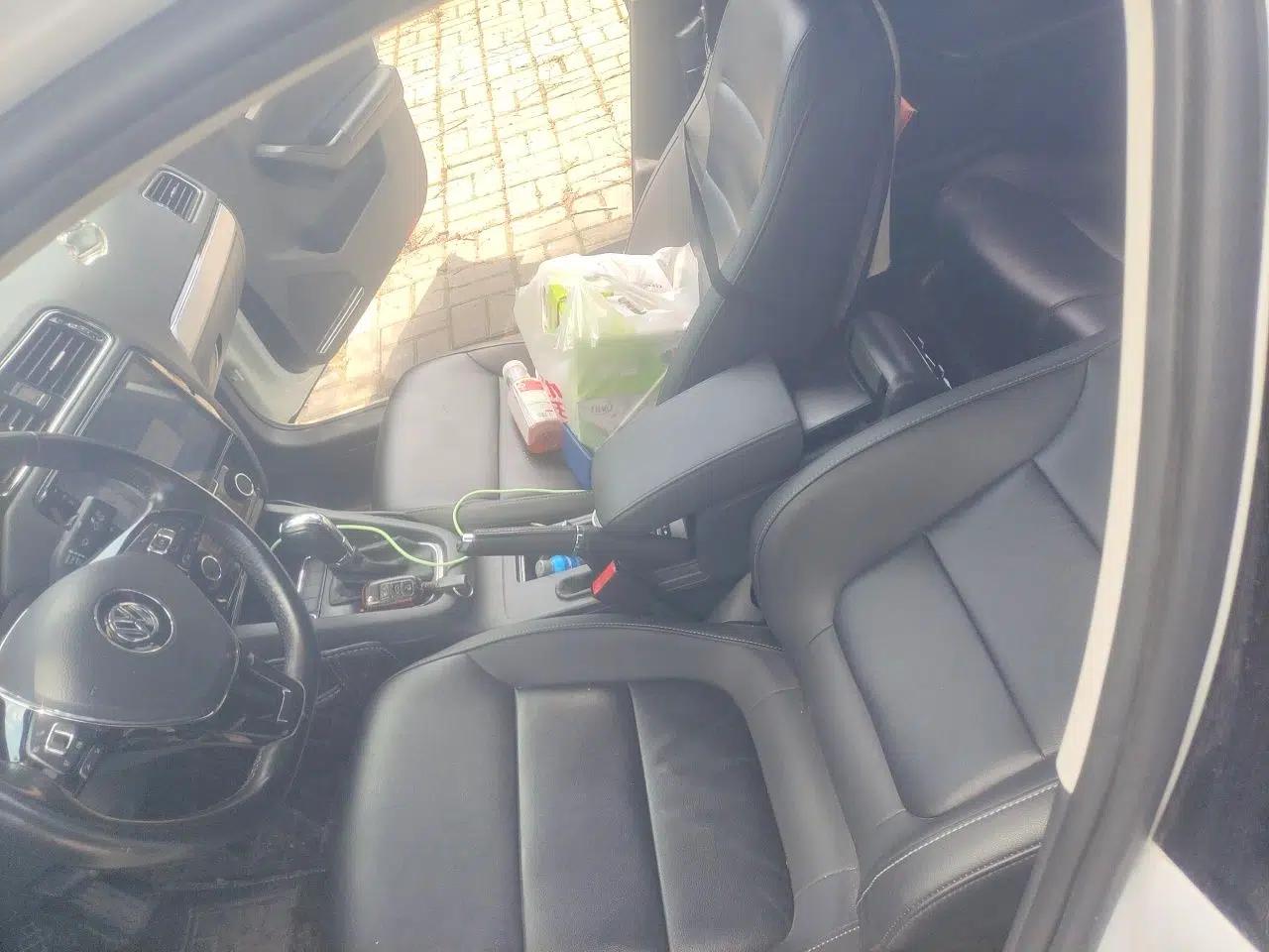 Volkswagen Sagitar 2018 1.6L Automatic Comfort Model — миниатюра 15