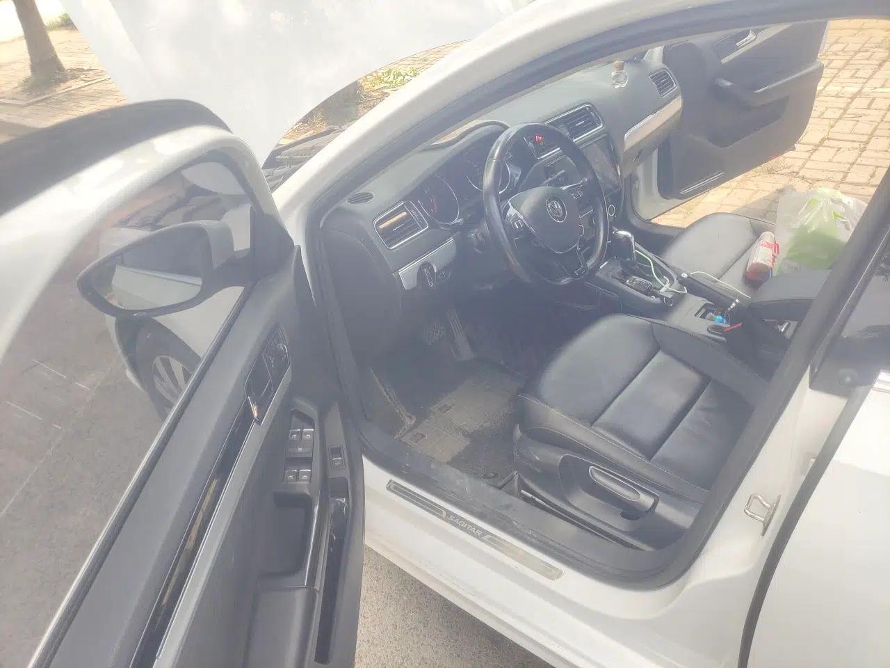 Volkswagen Sagitar 2018 1.6L Automatic Comfort Model — миниатюра 16
