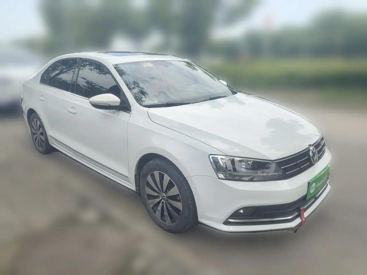 Volkswagen Sagitar 2018 1.6L Automatic Comfort Model — миниатюра 3