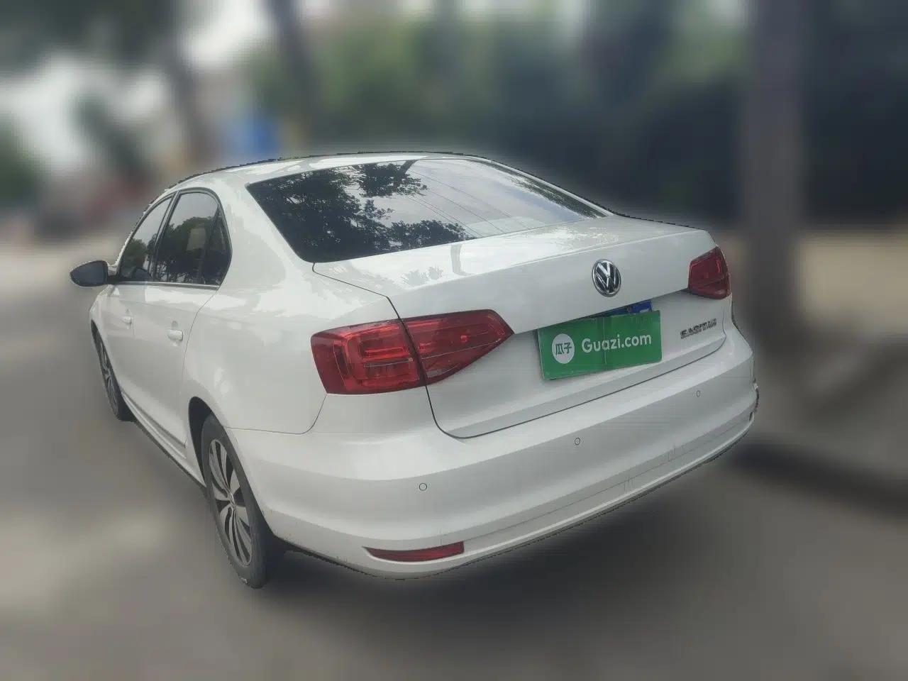 Volkswagen Sagitar 2018 1.6L Automatic Comfort Model — миниатюра 4
