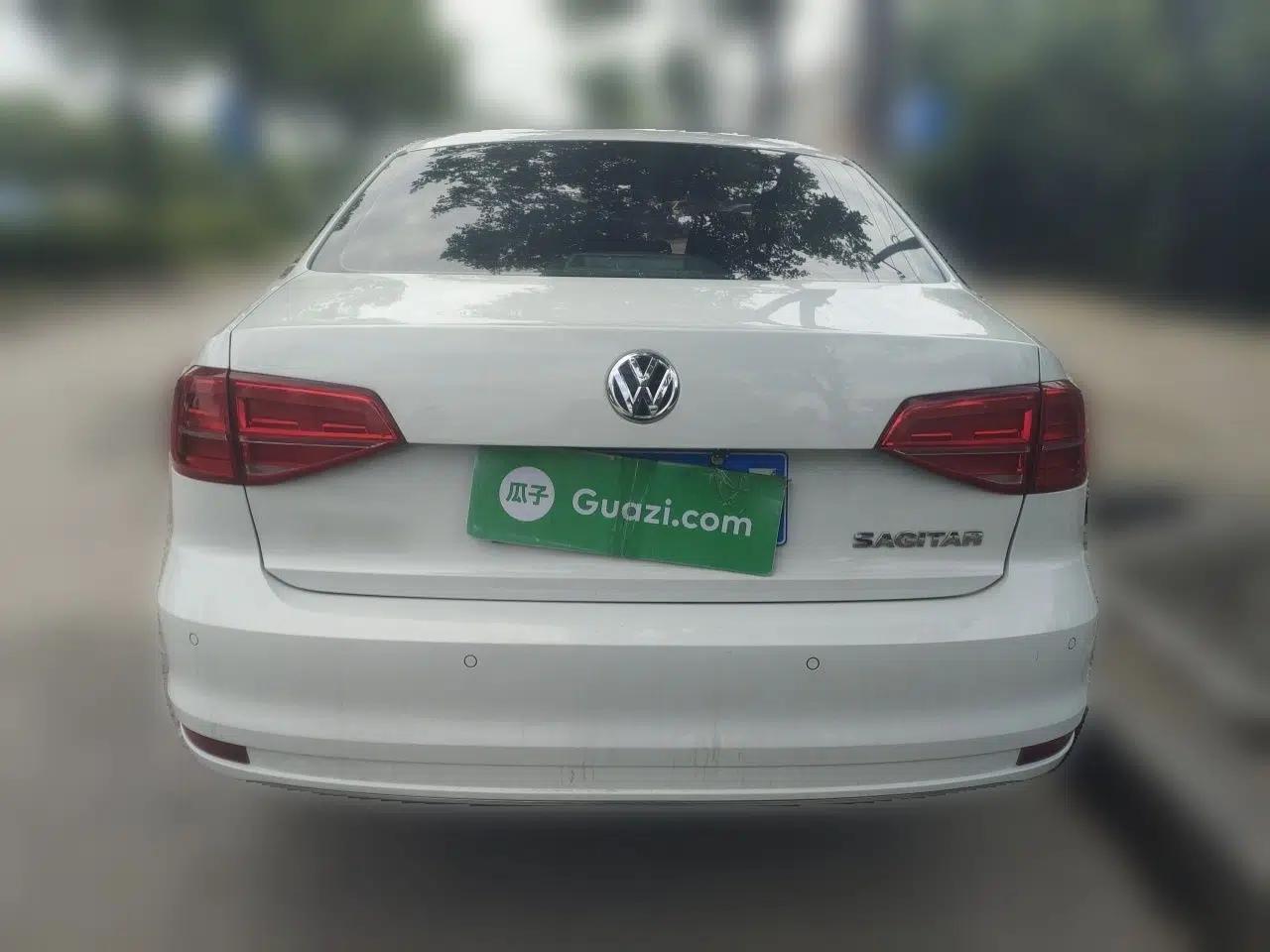 Volkswagen Sagitar 2018 1.6L Automatic Comfort Model — миниатюра 5