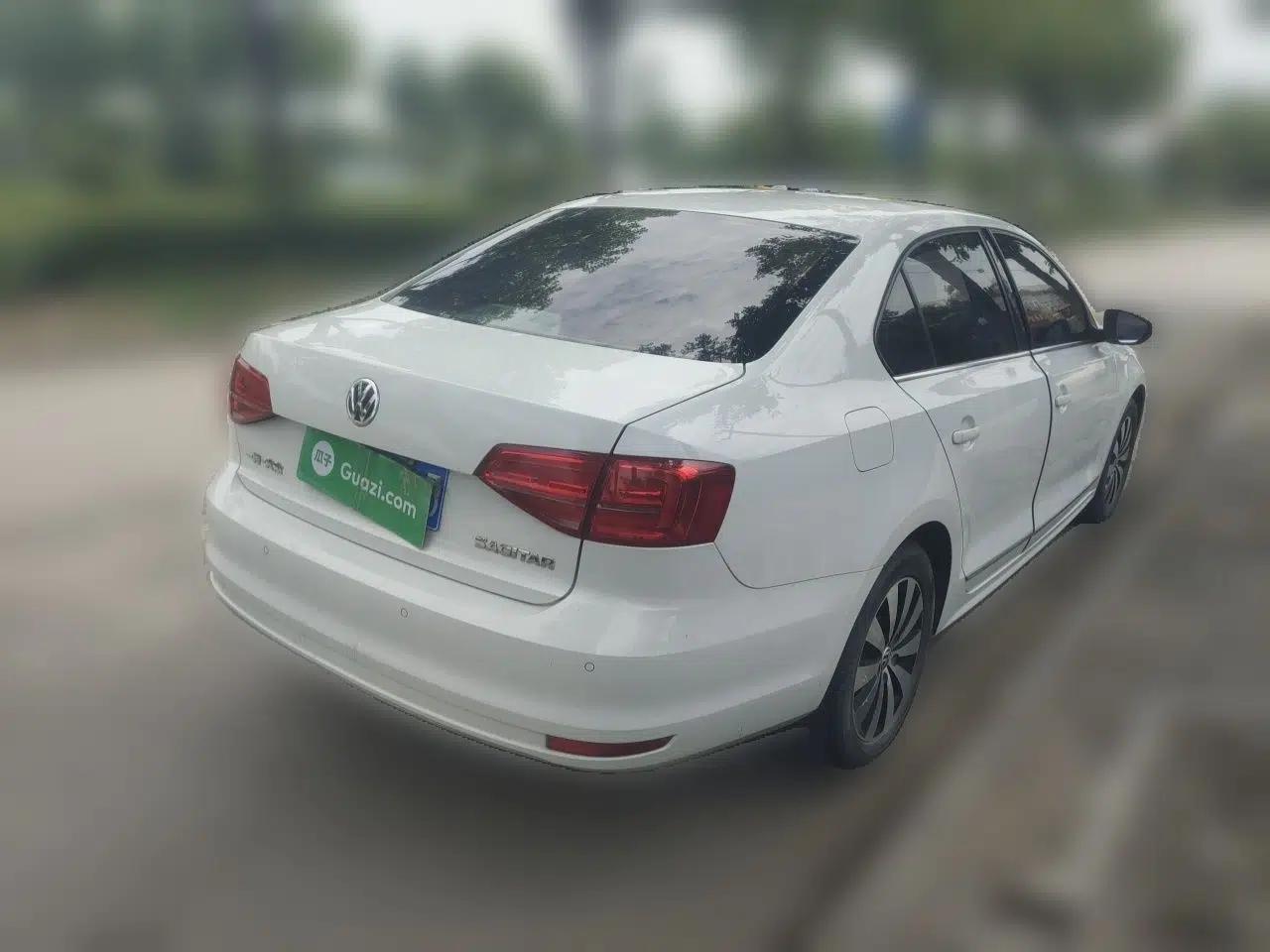 Volkswagen Sagitar 2018 1.6L Automatic Comfort Model — миниатюра 6