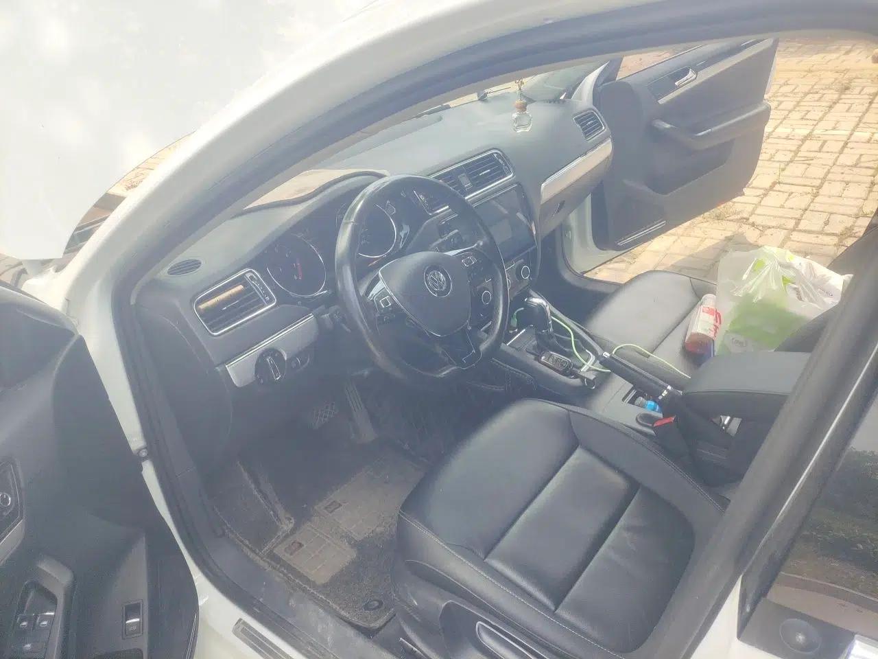 Volkswagen Sagitar 2018 1.6L Automatic Comfort Model — миниатюра 10