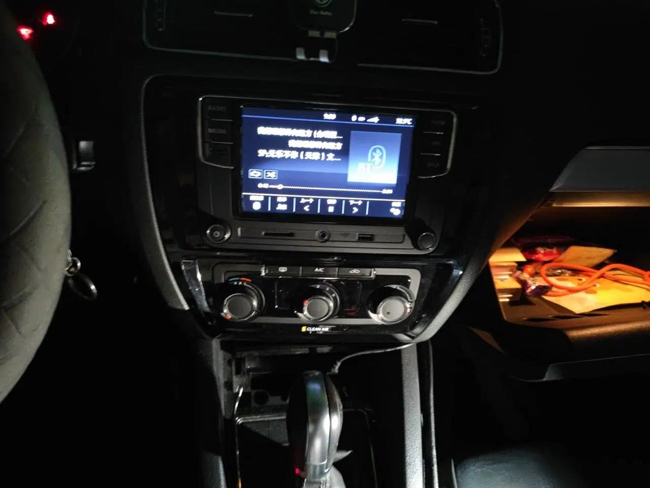 Volkswagen Sagitar 2015 1.6L Automatic Comfort Model — миниатюра 13