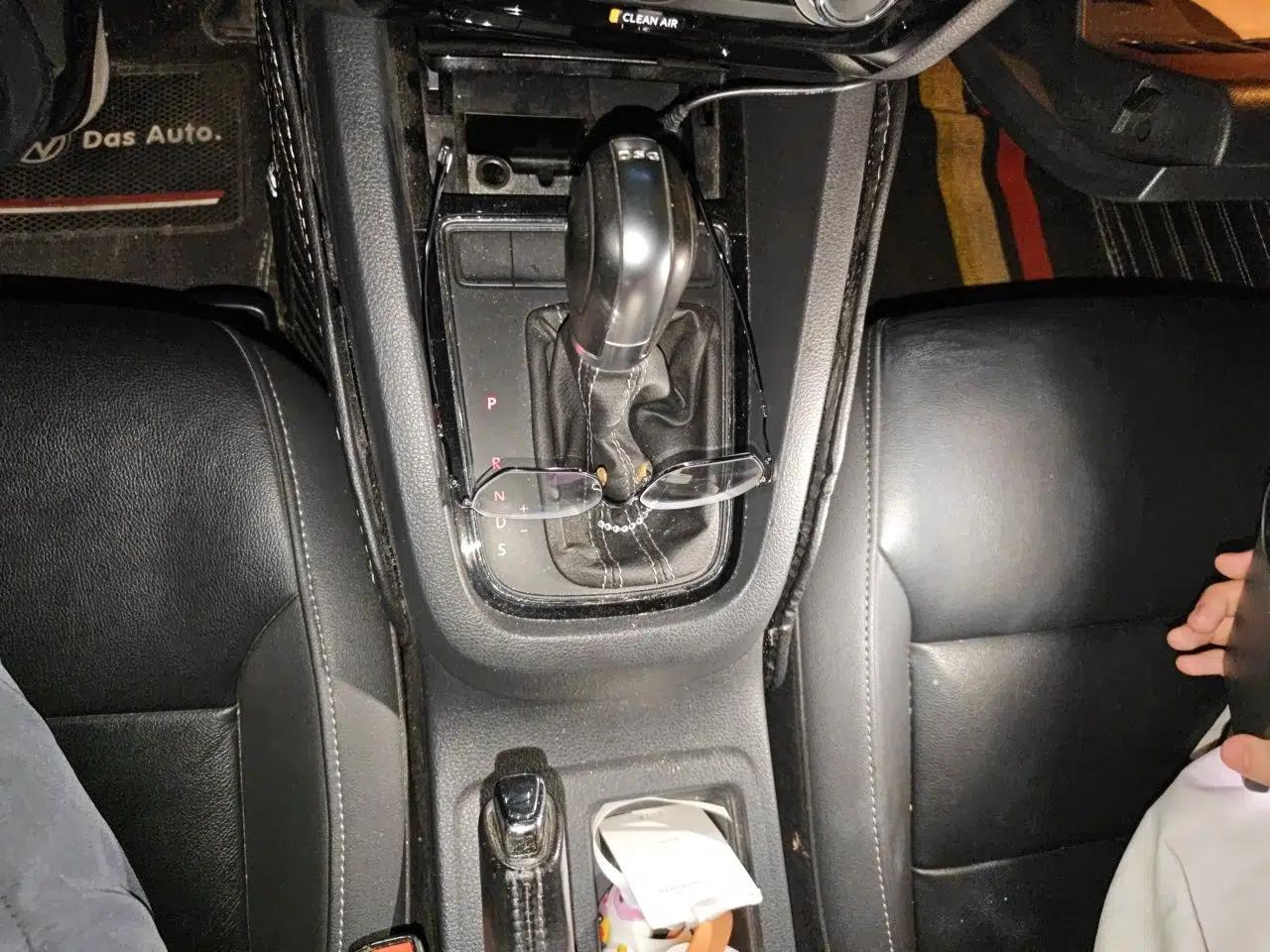 Volkswagen Sagitar 2015 1.6L Automatic Comfort Model — миниатюра 14