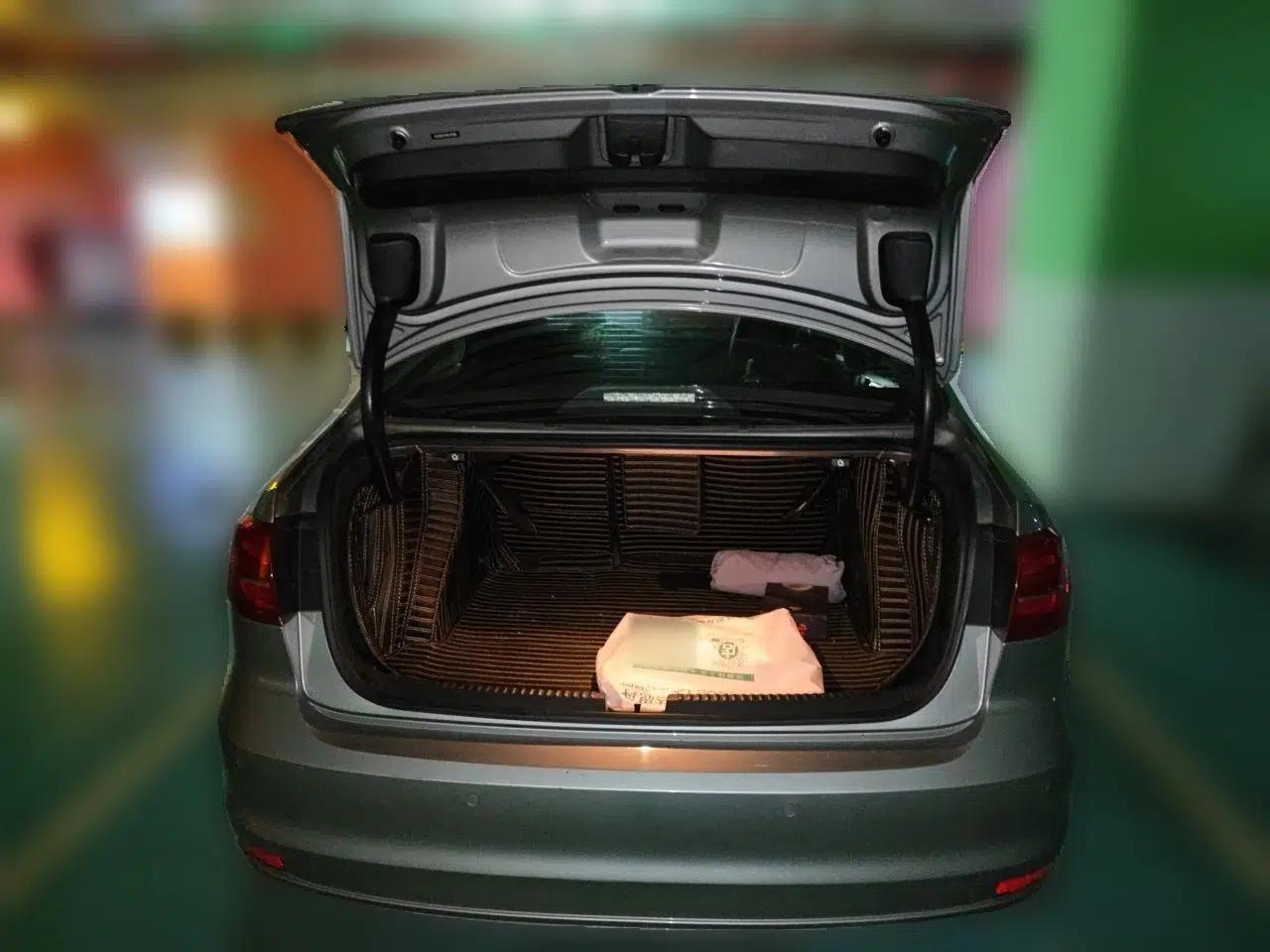 Volkswagen Sagitar 2015 1.6L Automatic Comfort Model — миниатюра 19