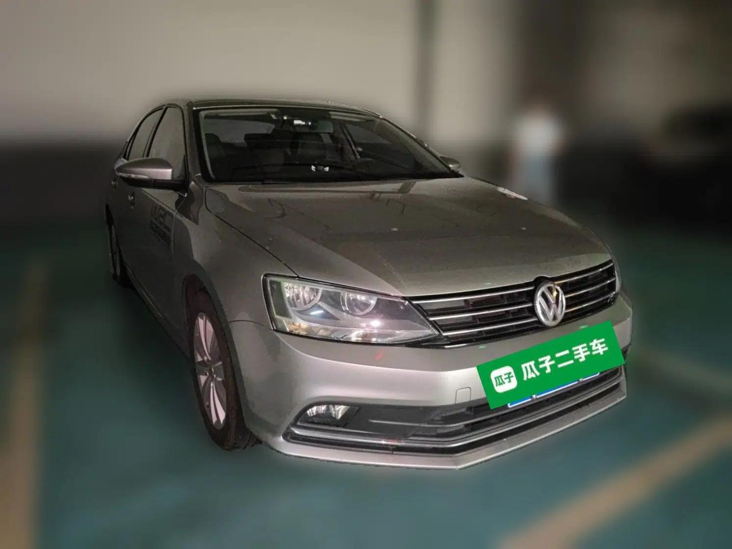 Volkswagen Sagitar 2015 1.6L Automatic Comfort Model — миниатюра 3
