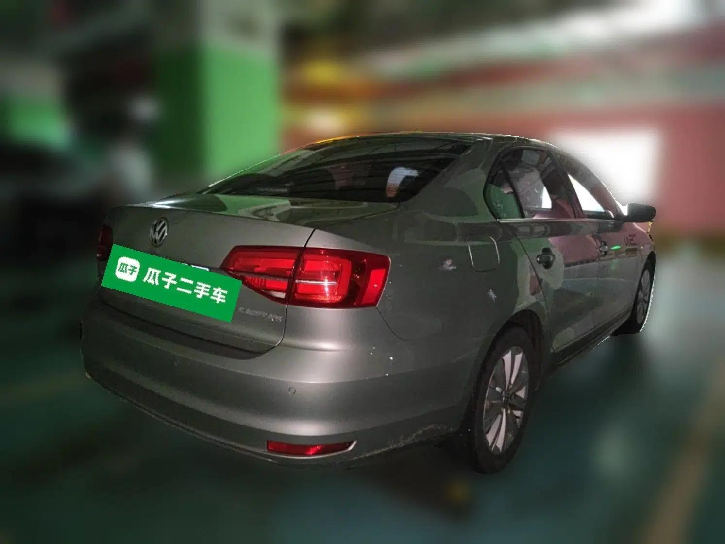 Volkswagen Sagitar 2015 1.6L Automatic Comfort Model — миниатюра 6