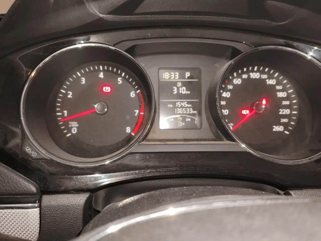 Volkswagen Sagitar 2017 1.6L Automatic Comfort Model — миниатюра 11