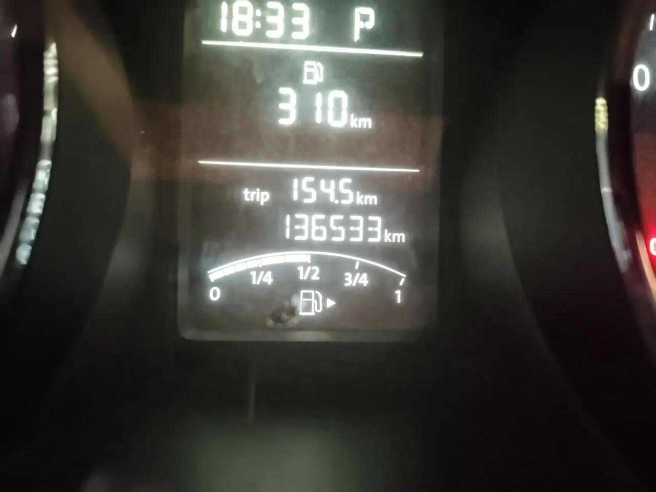 Volkswagen Sagitar 2017 1.6L Automatic Comfort Model — миниатюра 12