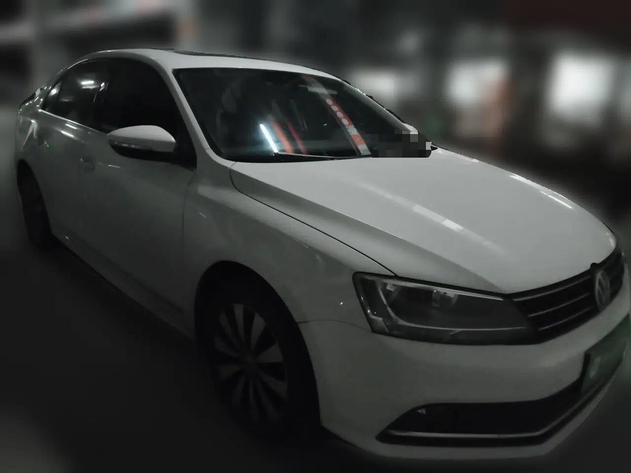 Volkswagen Sagitar 2017 1.6L Automatic Comfort Model — миниатюра 3