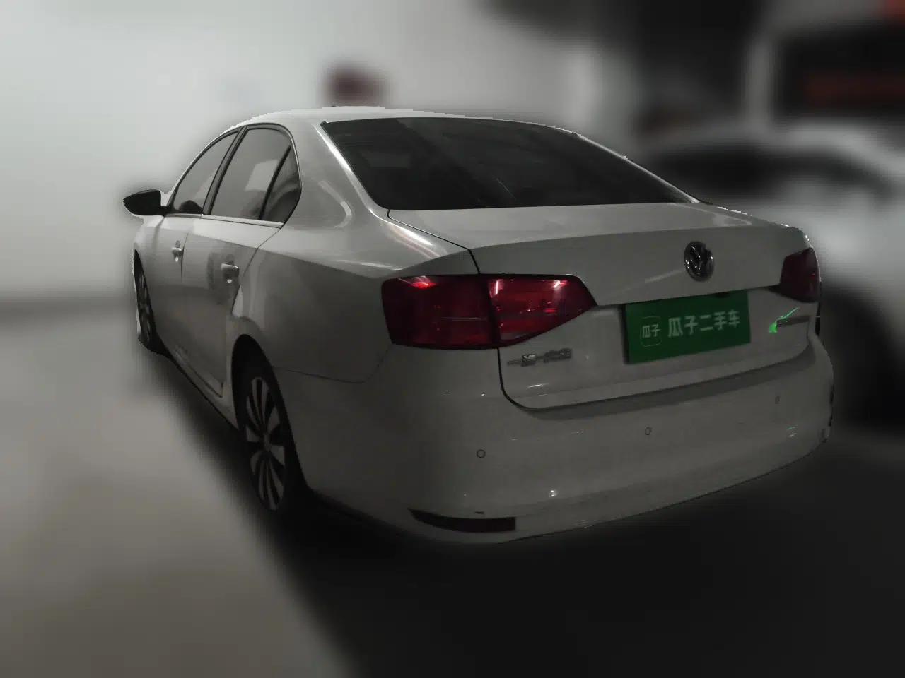Volkswagen Sagitar 2017 1.6L Automatic Comfort Model — миниатюра 4