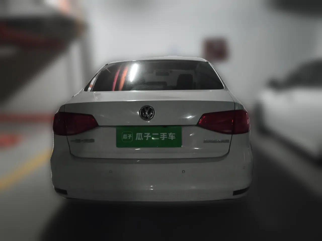 Volkswagen Sagitar 2017 1.6L Automatic Comfort Model — миниатюра 5