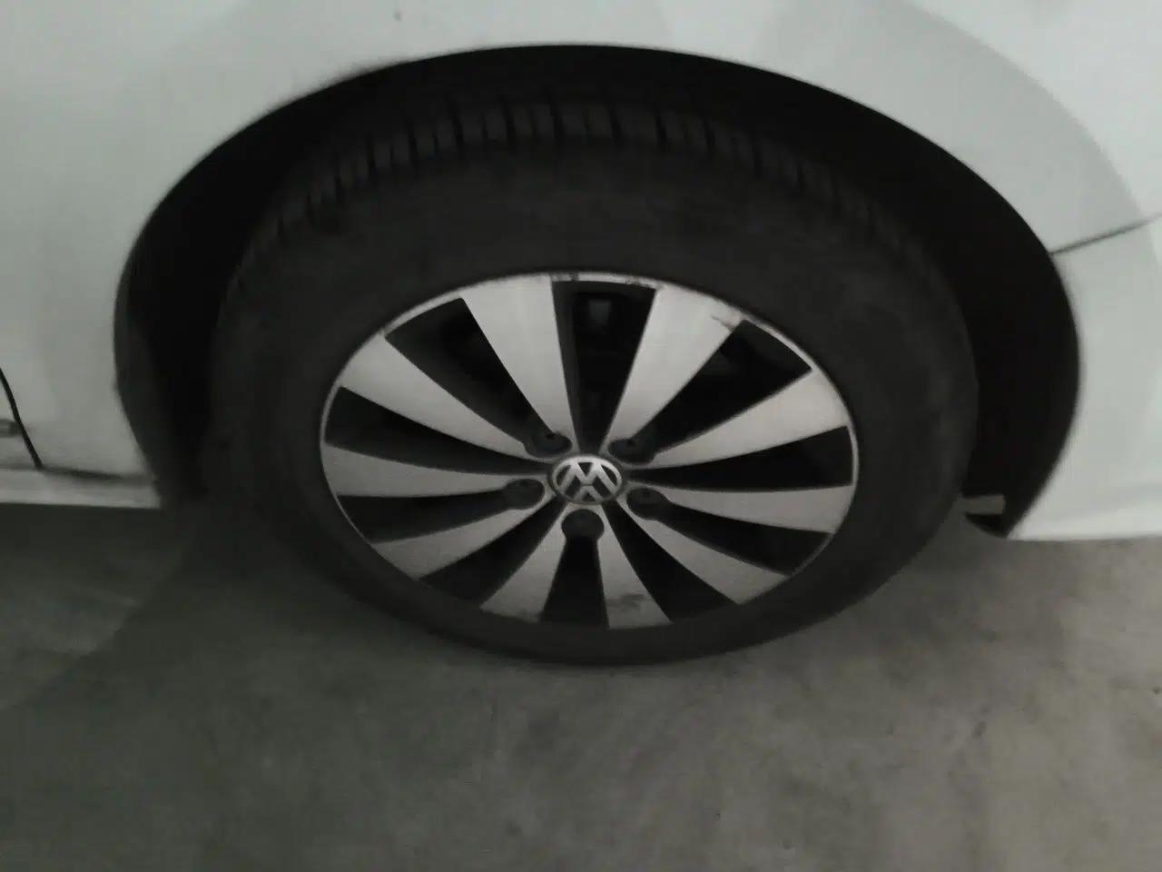 Volkswagen Sagitar 2017 1.6L Automatic Comfort Model — миниатюра 8