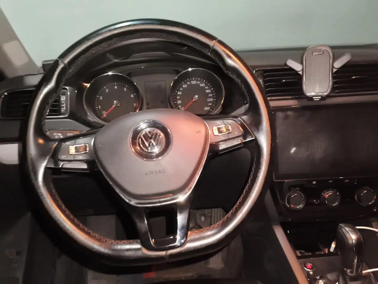 Volkswagen Sagitar 2017 1.6L Automatic Comfort Model — миниатюра 10