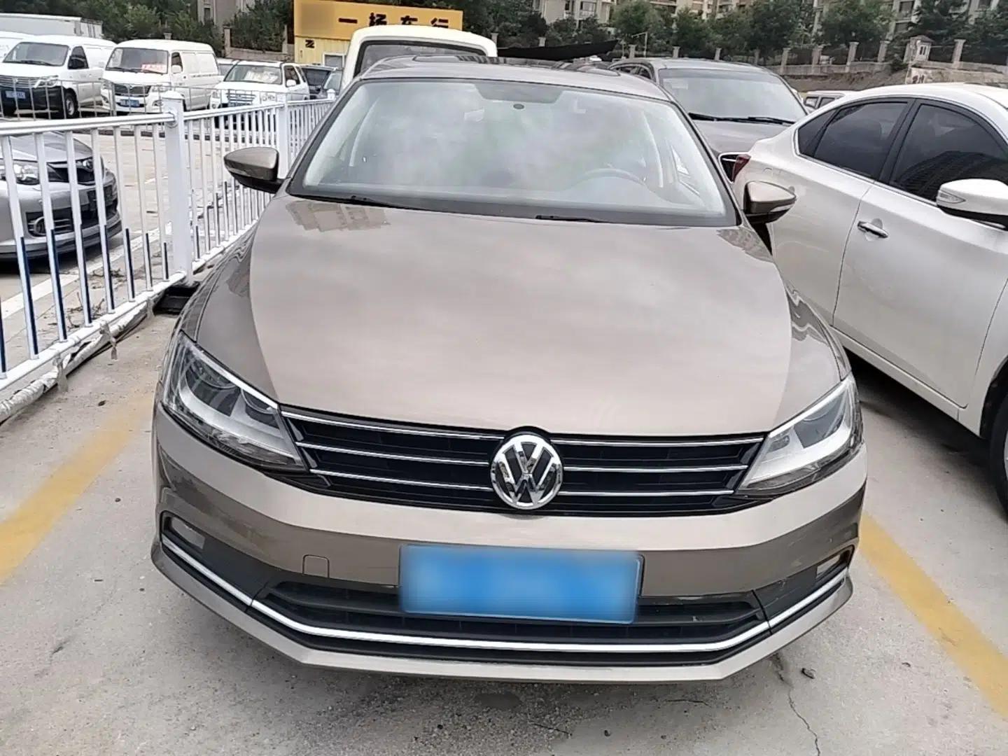 Volkswagen Sagitar 2015 1.6L Automatic Comfort Model — миниатюра 2