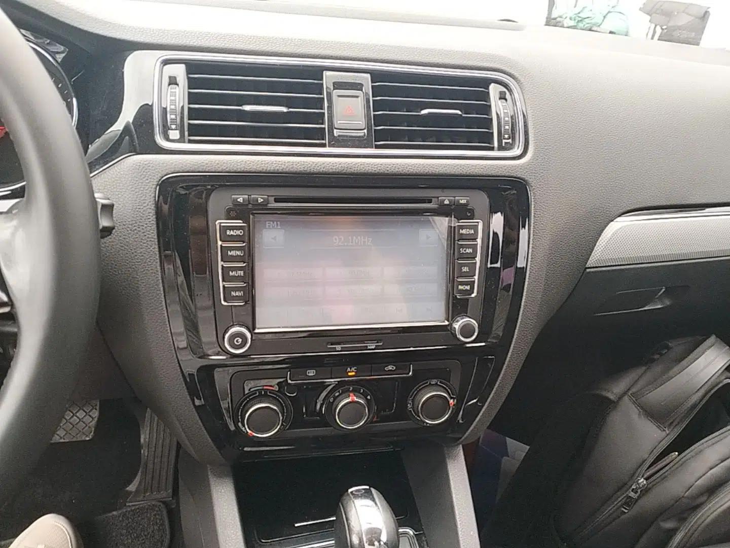 Volkswagen Sagitar 2015 1.6L Automatic Comfort Model — миниатюра 15