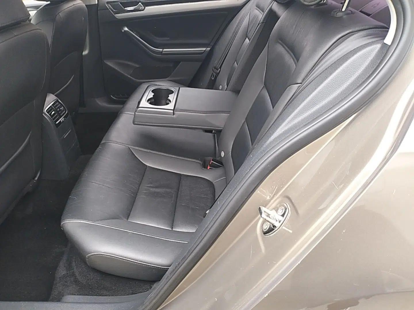Volkswagen Sagitar 2015 1.6L Automatic Comfort Model — миниатюра 20