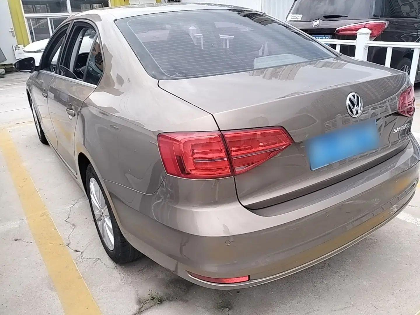 Volkswagen Sagitar 2015 1.6L Automatic Comfort Model — миниатюра 4