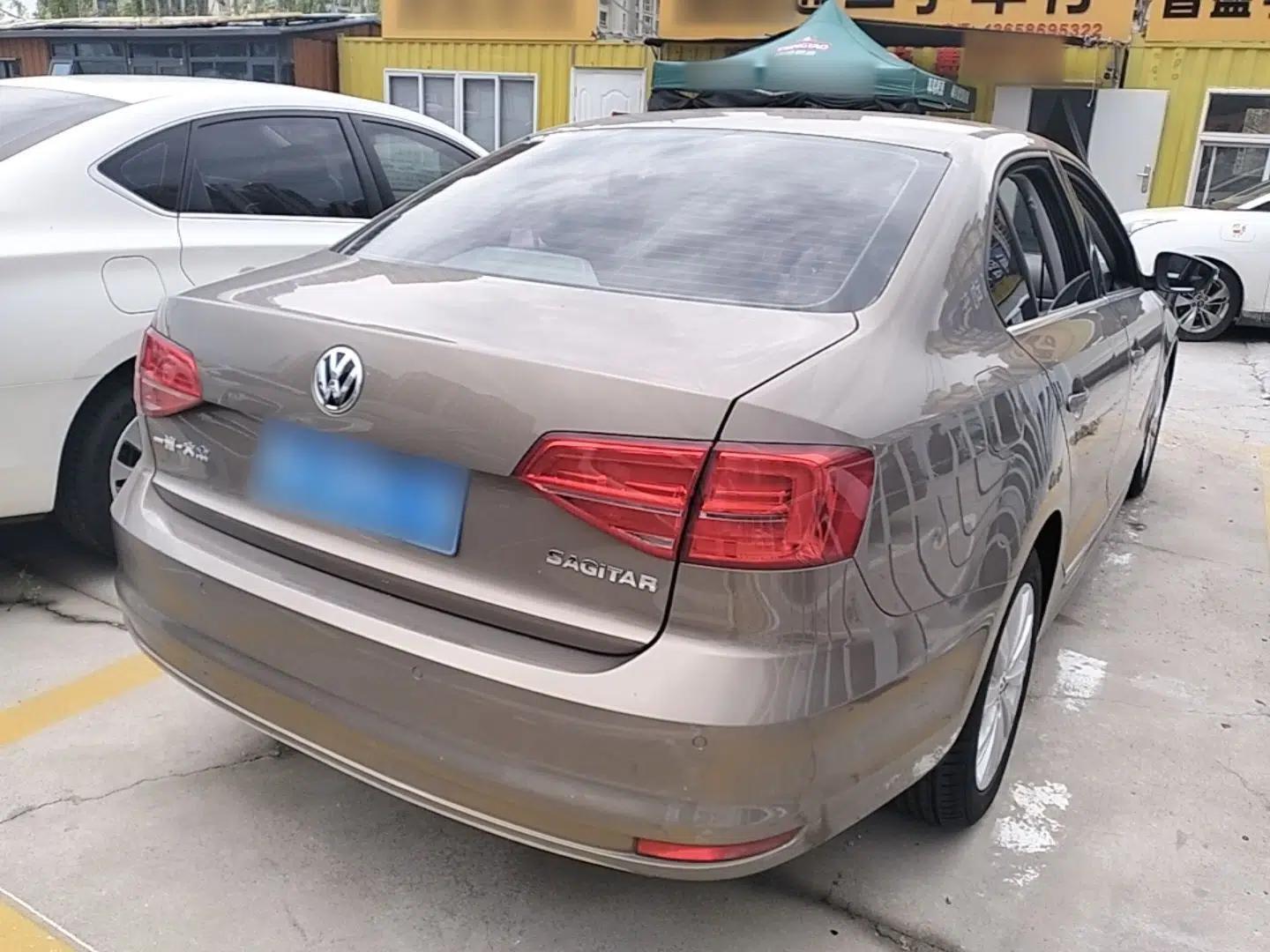 Volkswagen Sagitar 2015 1.6L Automatic Comfort Model — миниатюра 6