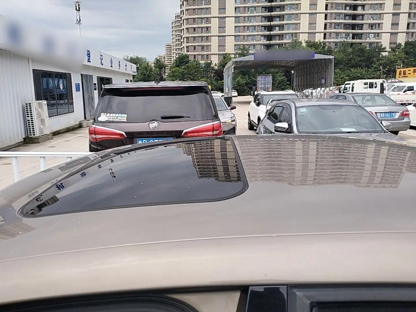 Volkswagen Sagitar 2015 1.6L Automatic Comfort Model — миниатюра 7
