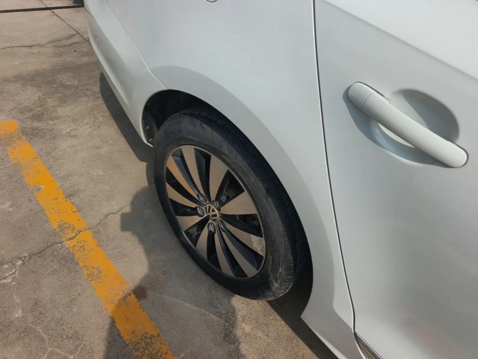 Volkswagen Sagitar 2017 1.6L Automatic Comfort Model — миниатюра 11