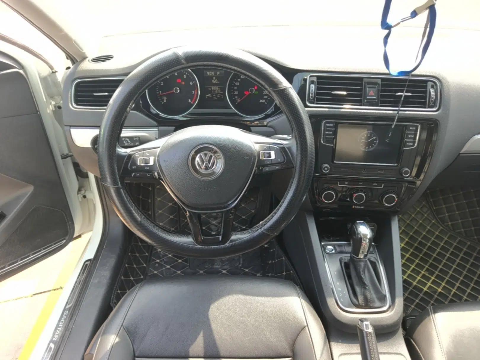 Volkswagen Sagitar 2017 1.6L Automatic Comfort Model — миниатюра 13