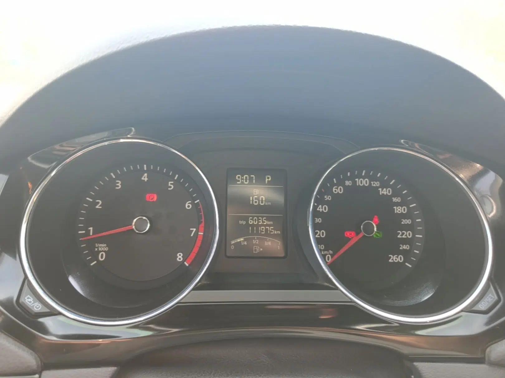 Volkswagen Sagitar 2017 1.6L Automatic Comfort Model — миниатюра 14