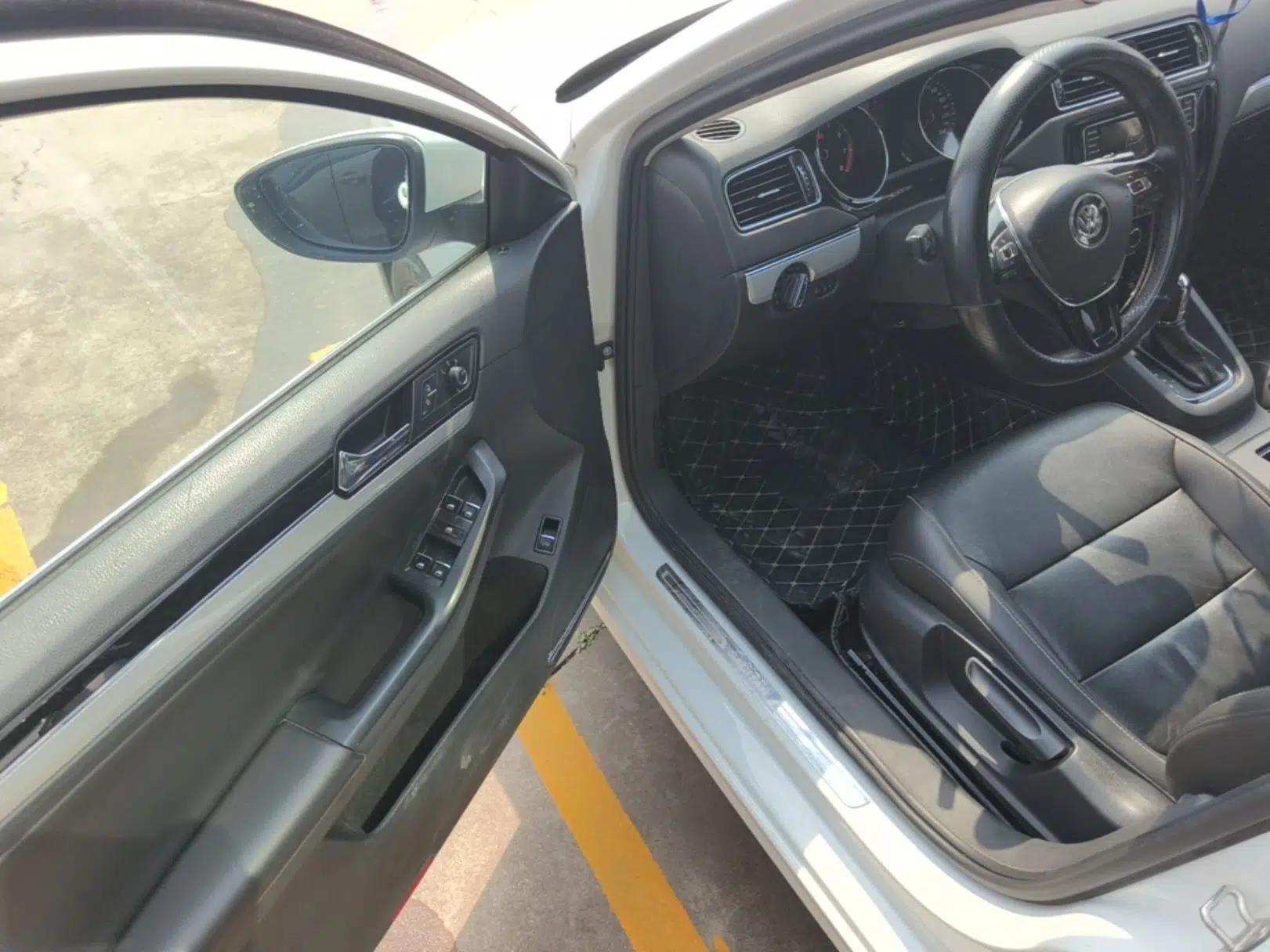 Volkswagen Sagitar 2017 1.6L Automatic Comfort Model — миниатюра 18