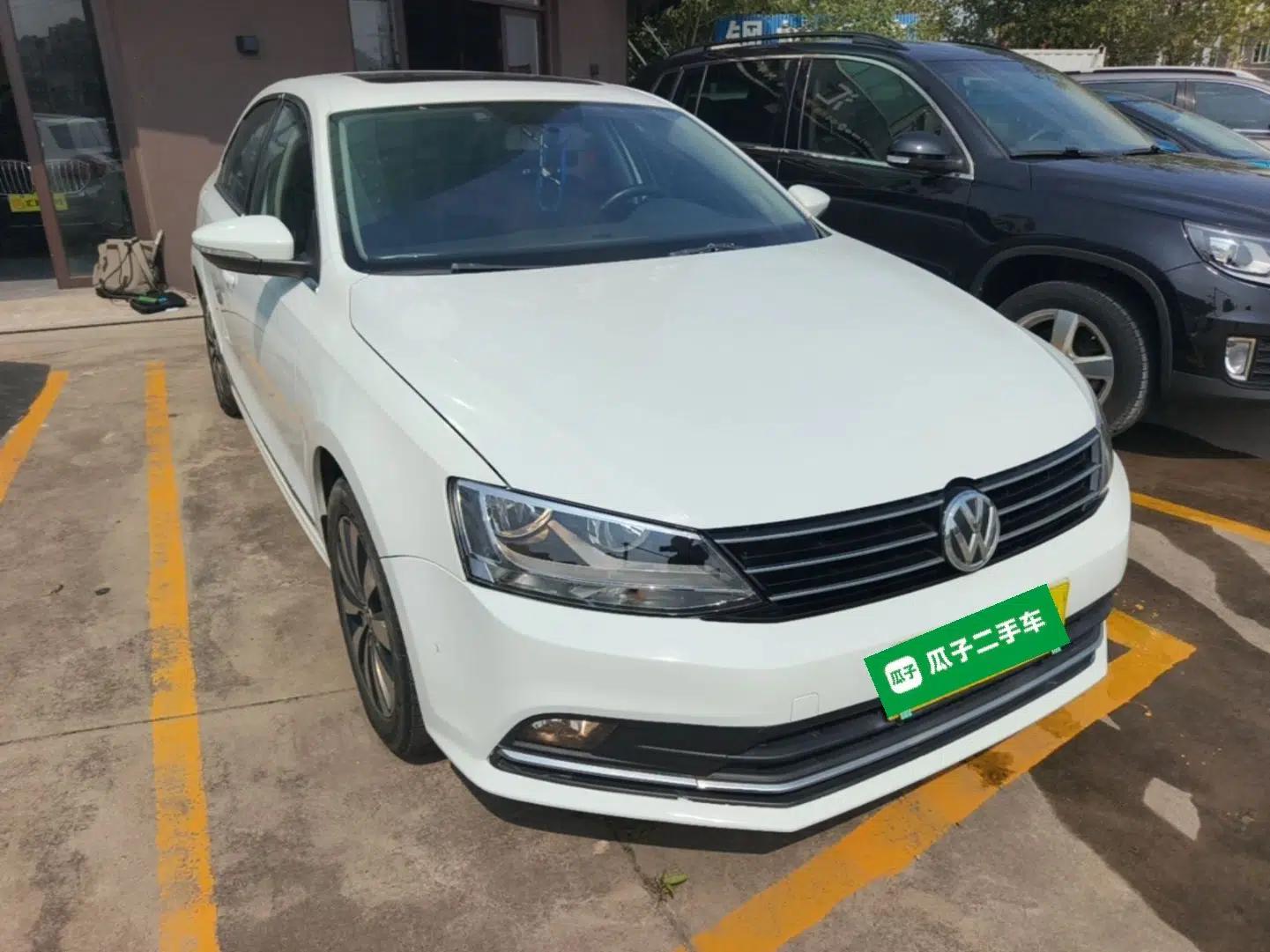 Volkswagen Sagitar 2017 1.6L Automatic Comfort Model — миниатюра 3