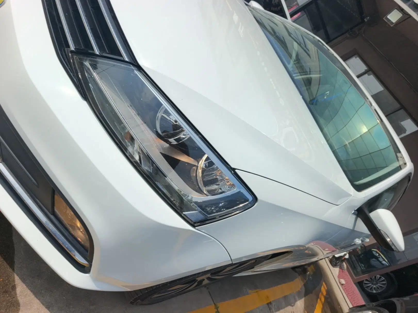Volkswagen Sagitar 2017 1.6L Automatic Comfort Model — миниатюра 8