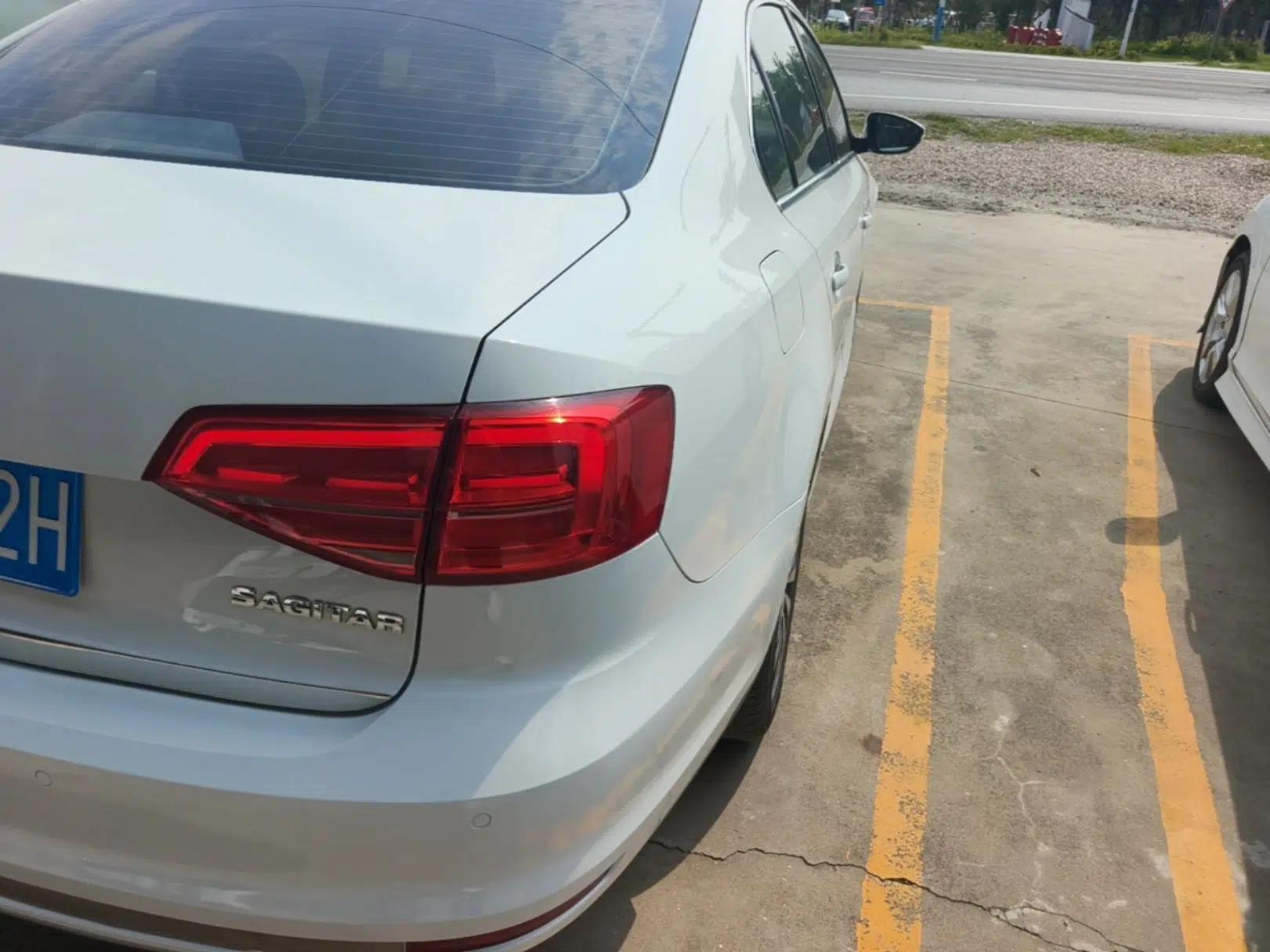 Volkswagen Sagitar 2017 1.6L Automatic Comfort Model — миниатюра 9