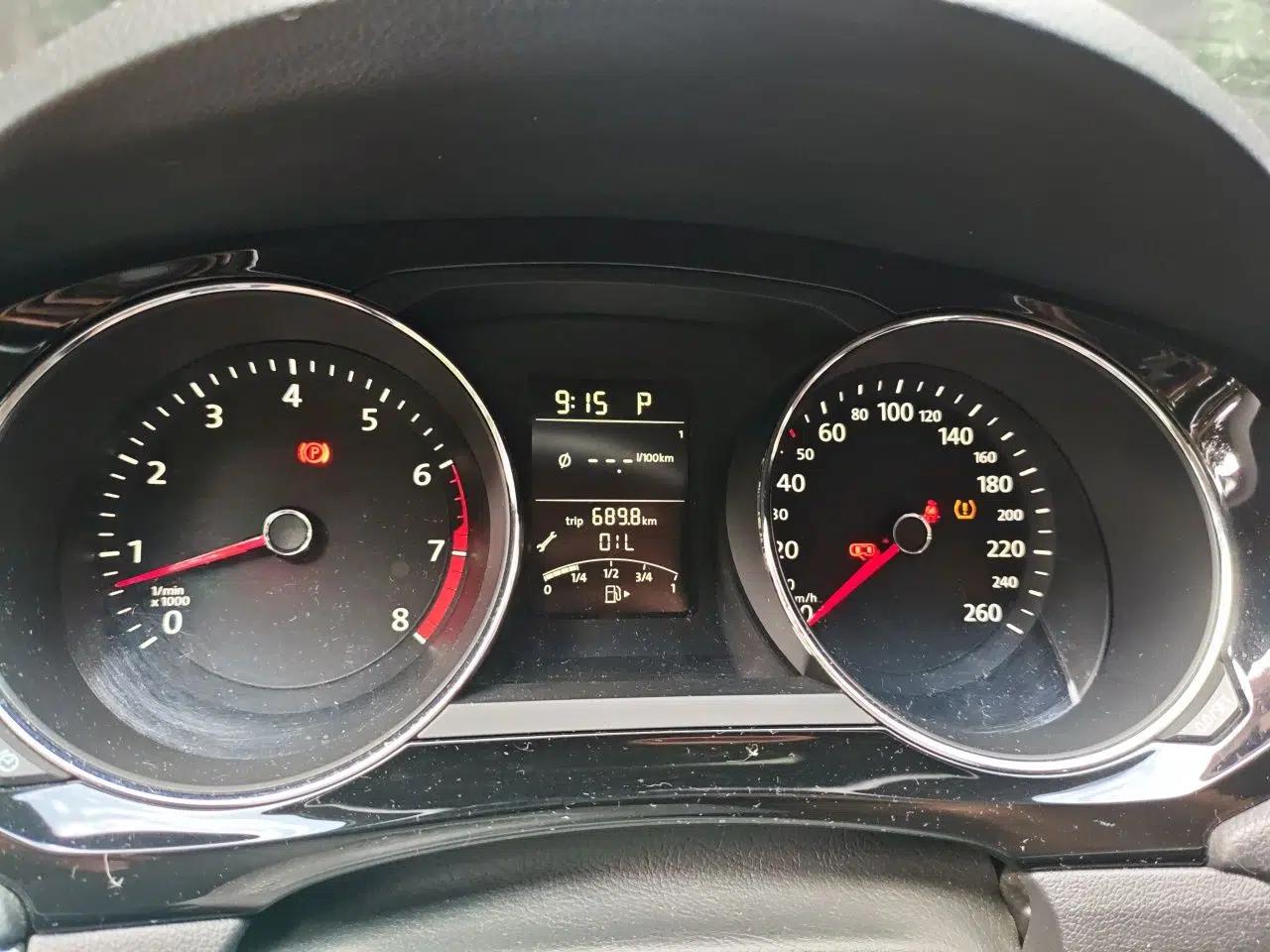 Volkswagen Sagitar 2017 1.6L Automatic Comfort Model — миниатюра 11