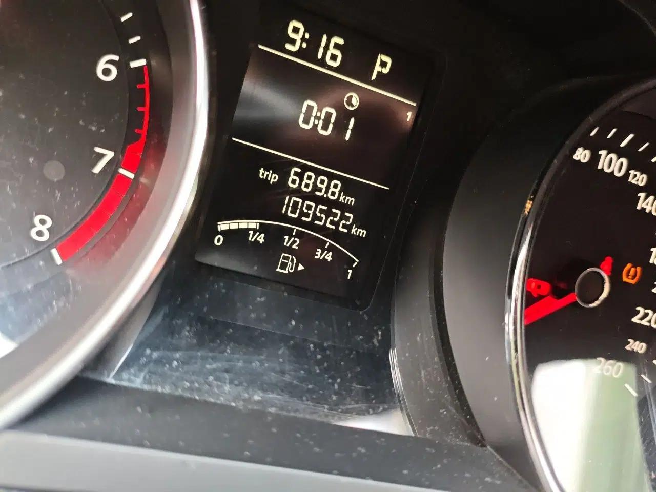 Volkswagen Sagitar 2017 1.6L Automatic Comfort Model — миниатюра 12