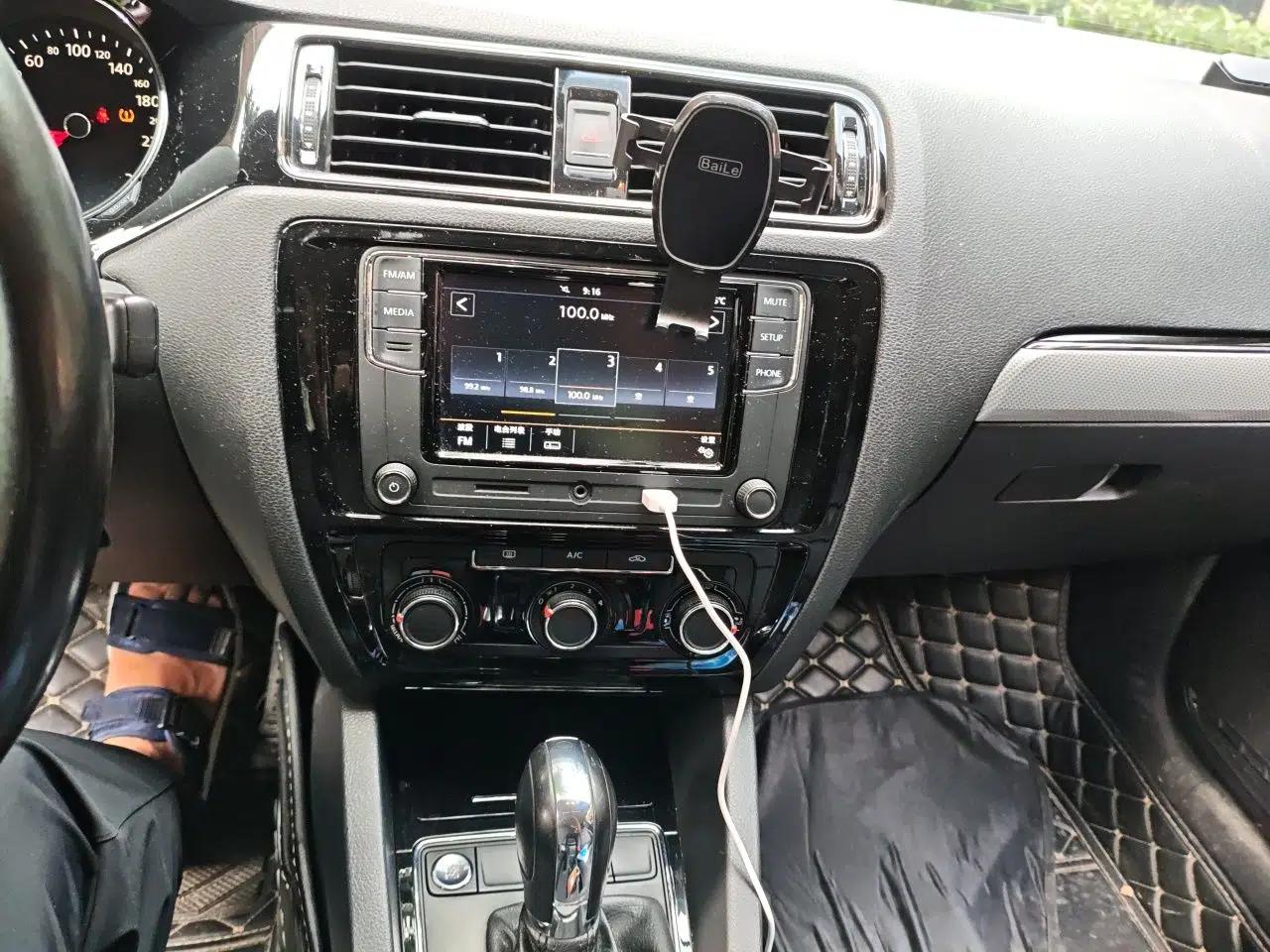 Volkswagen Sagitar 2017 1.6L Automatic Comfort Model — миниатюра 13