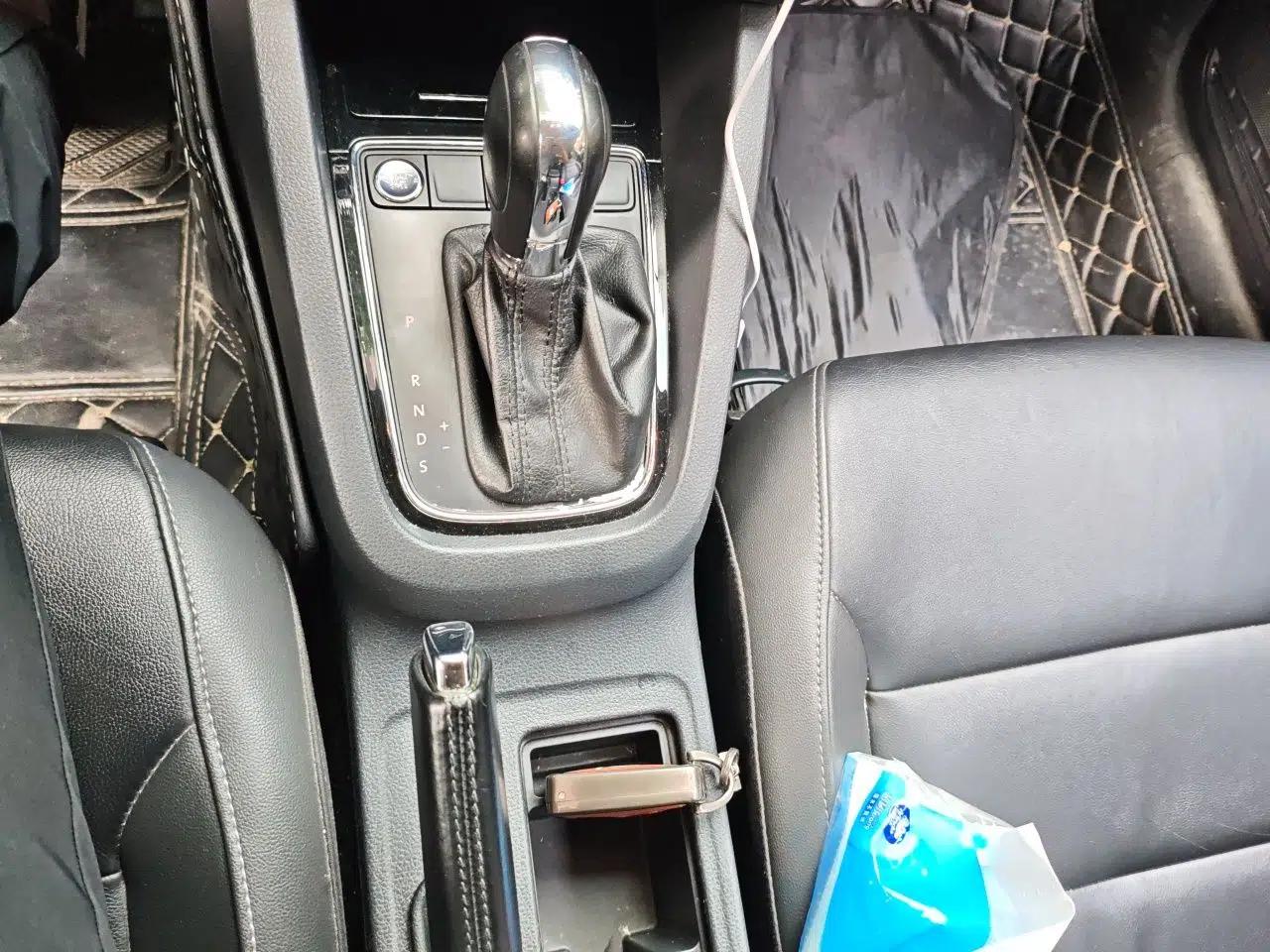 Volkswagen Sagitar 2017 1.6L Automatic Comfort Model — миниатюра 14