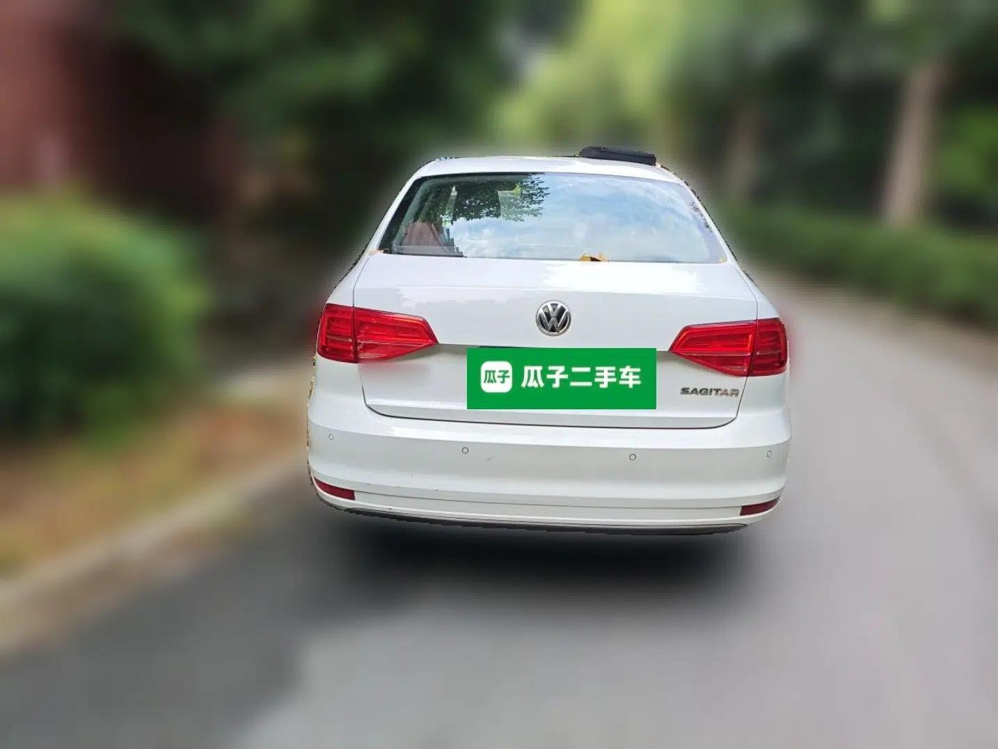 Volkswagen Sagitar 2017 1.6L Automatic Comfort Model — миниатюра 5