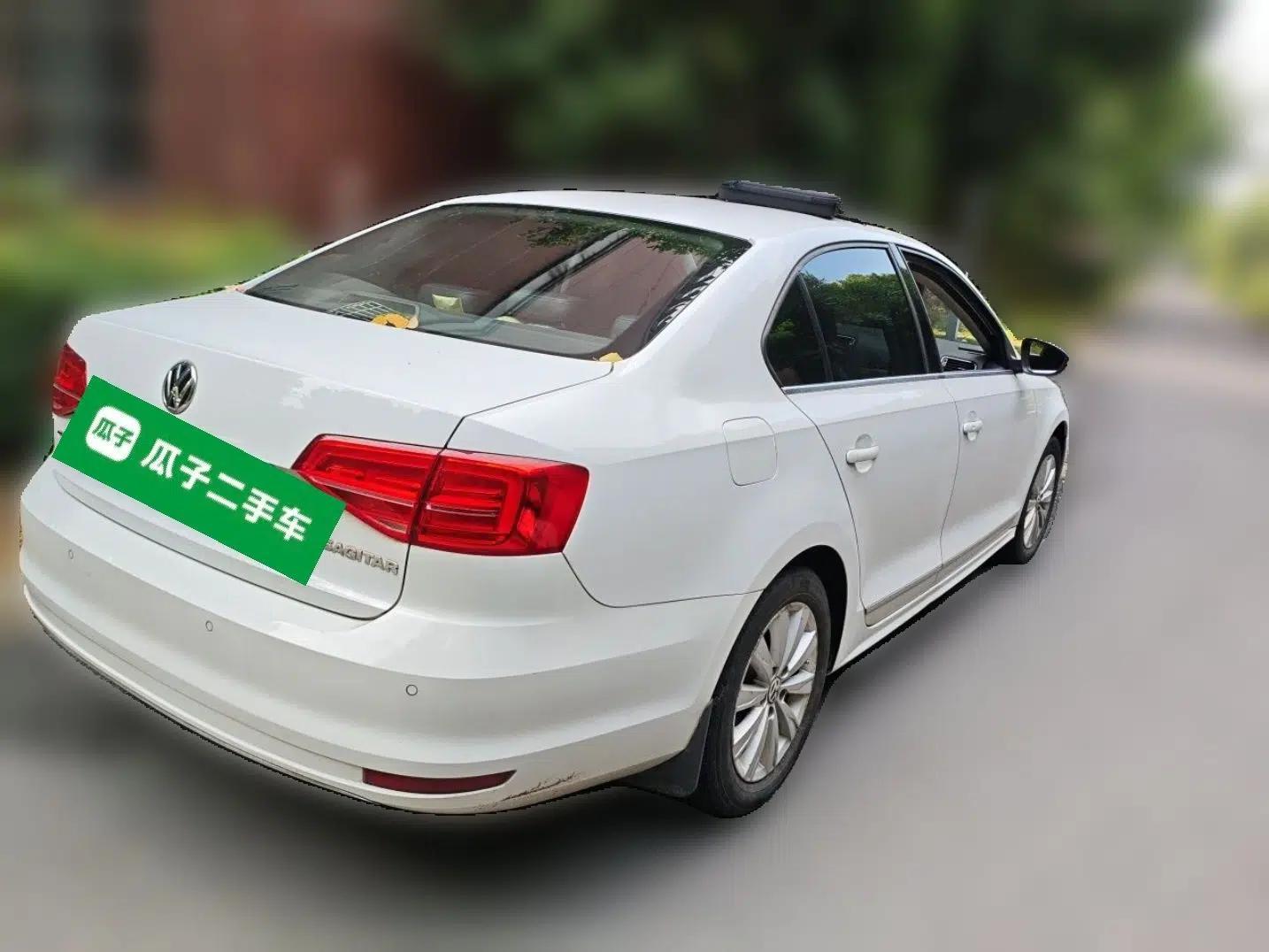 Volkswagen Sagitar 2017 1.6L Automatic Comfort Model — миниатюра 6