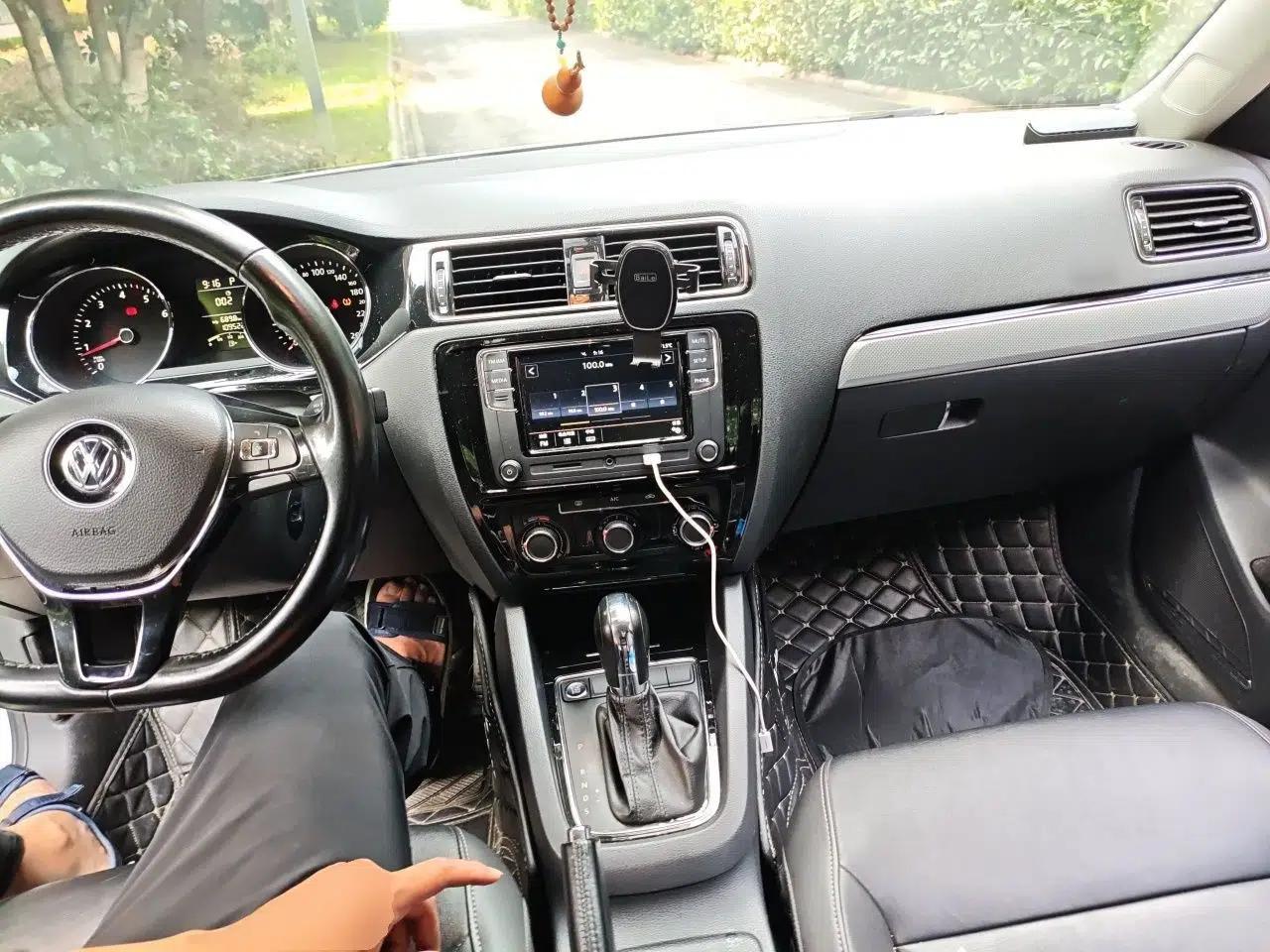 Volkswagen Sagitar 2017 1.6L Automatic Comfort Model — миниатюра 9