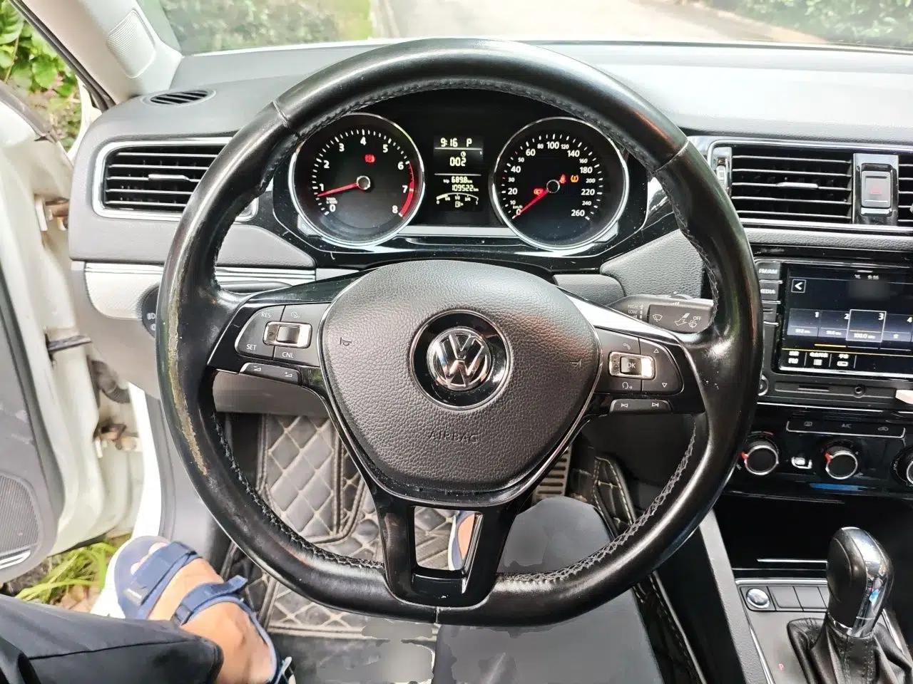 Volkswagen Sagitar 2017 1.6L Automatic Comfort Model — миниатюра 10