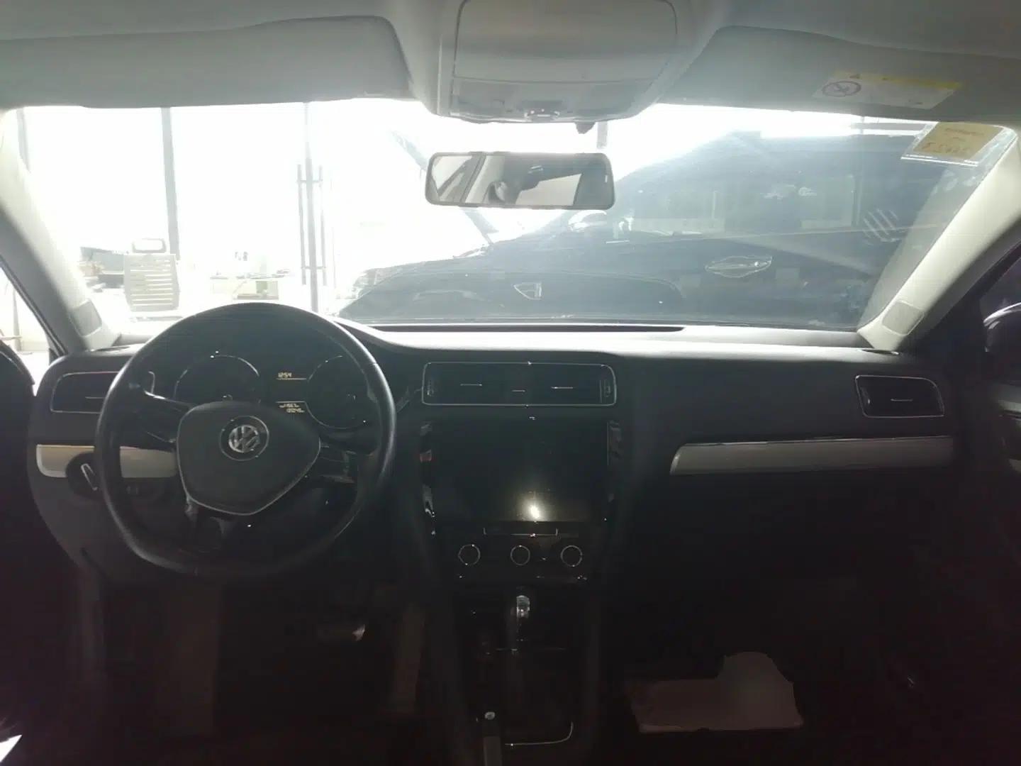Volkswagen Sagitar 2015 230TSI Automatic Comfort Version — миниатюра 12