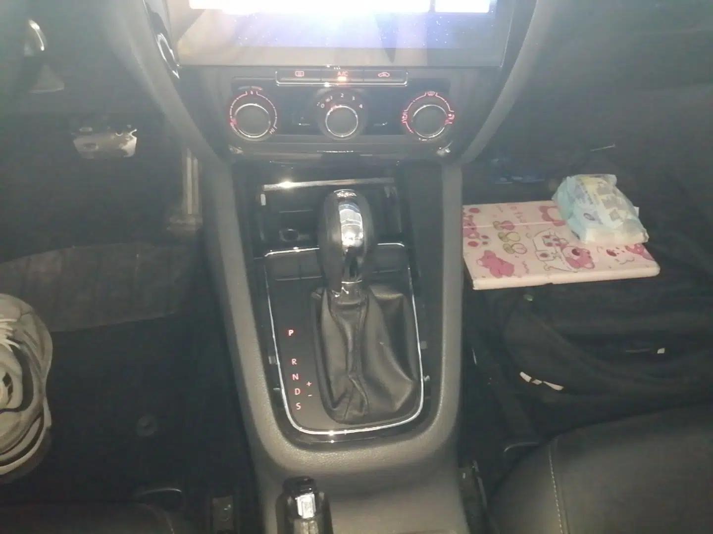Volkswagen Sagitar 2015 230TSI Automatic Comfort Version — миниатюра 16