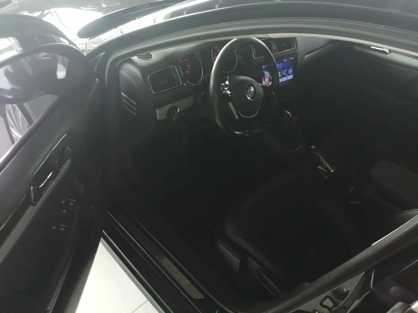 Volkswagen Sagitar 2015 230TSI Automatic Comfort Version — миниатюра 18