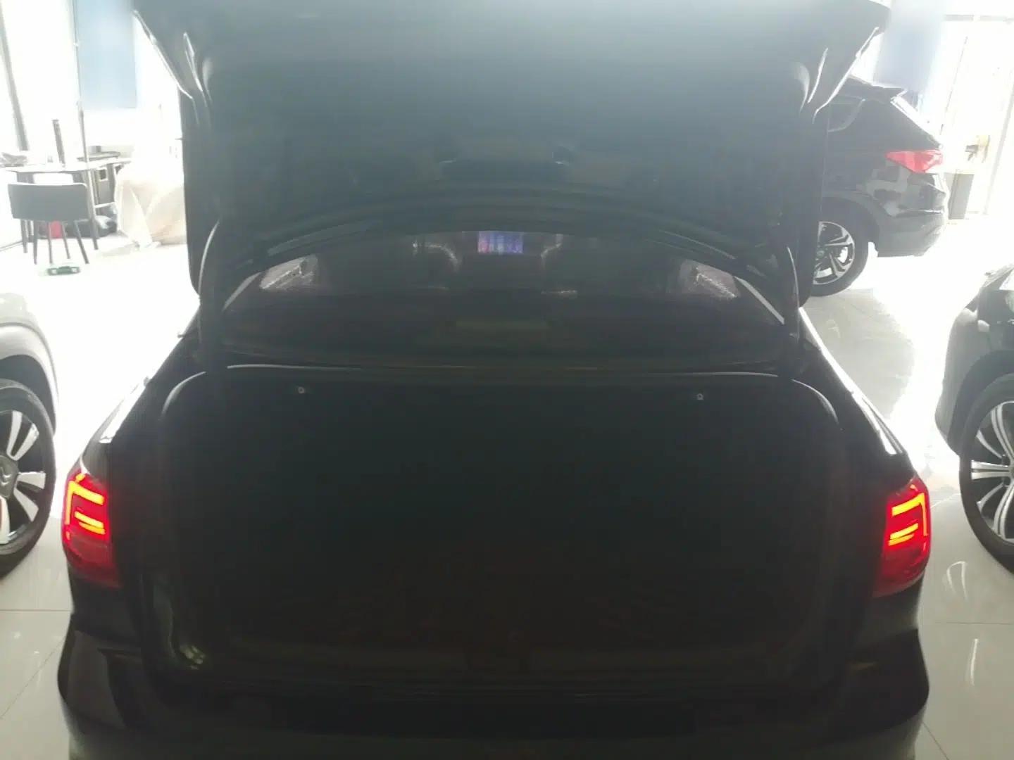 Volkswagen Sagitar 2015 230TSI Automatic Comfort Version — миниатюра 22