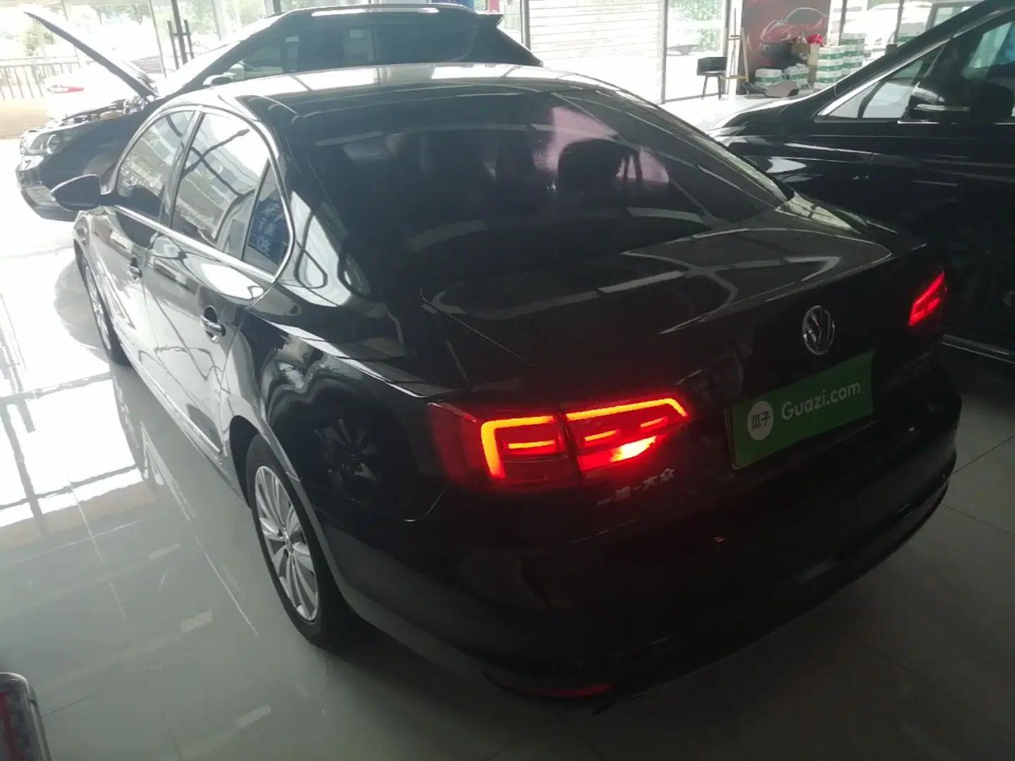 Volkswagen Sagitar 2015 230TSI Automatic Comfort Version — миниатюра 4