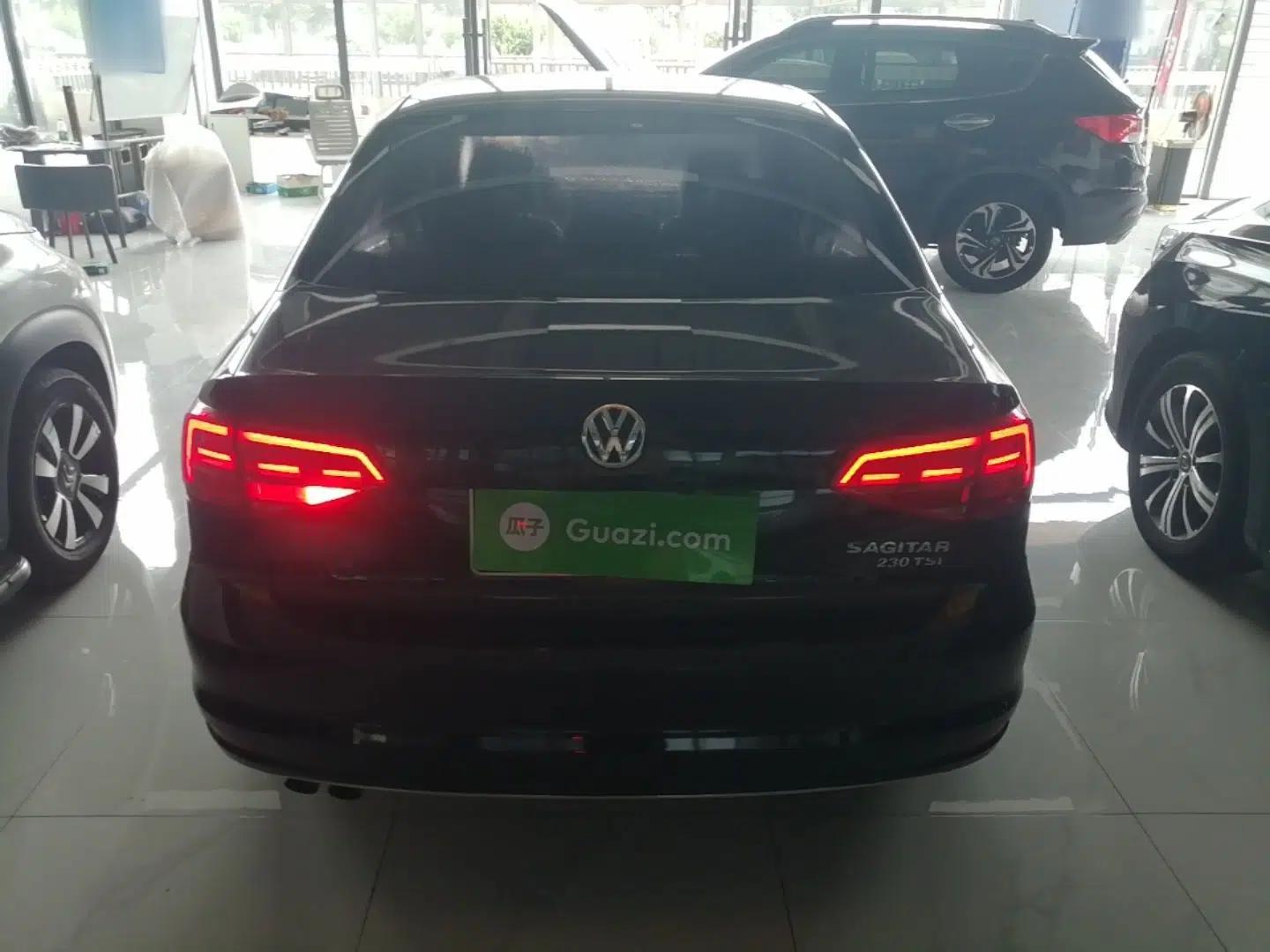 Volkswagen Sagitar 2015 230TSI Automatic Comfort Version — миниатюра 5