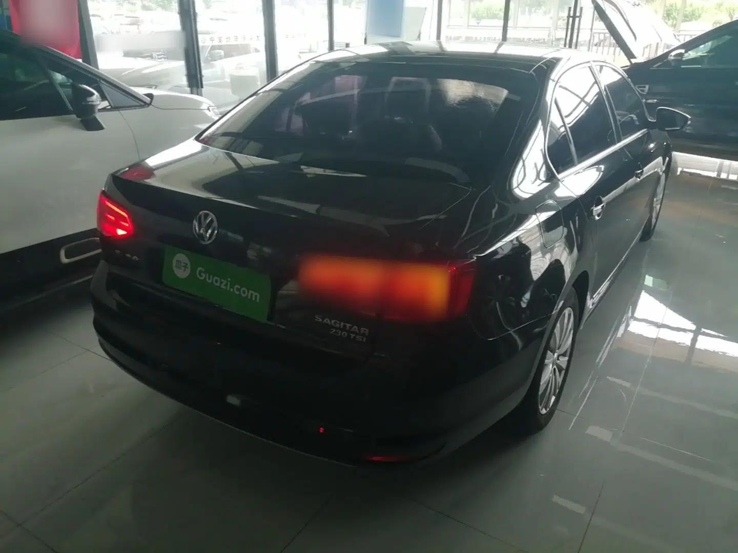 Volkswagen Sagitar 2015 230TSI Automatic Comfort Version — миниатюра 6
