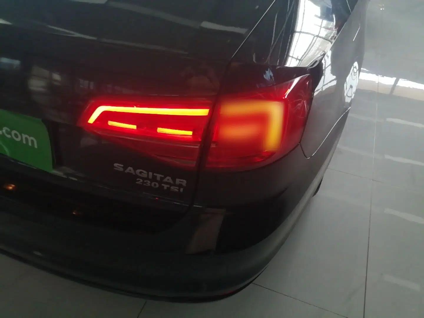 Volkswagen Sagitar 2015 230TSI Automatic Comfort Version — миниатюра 9