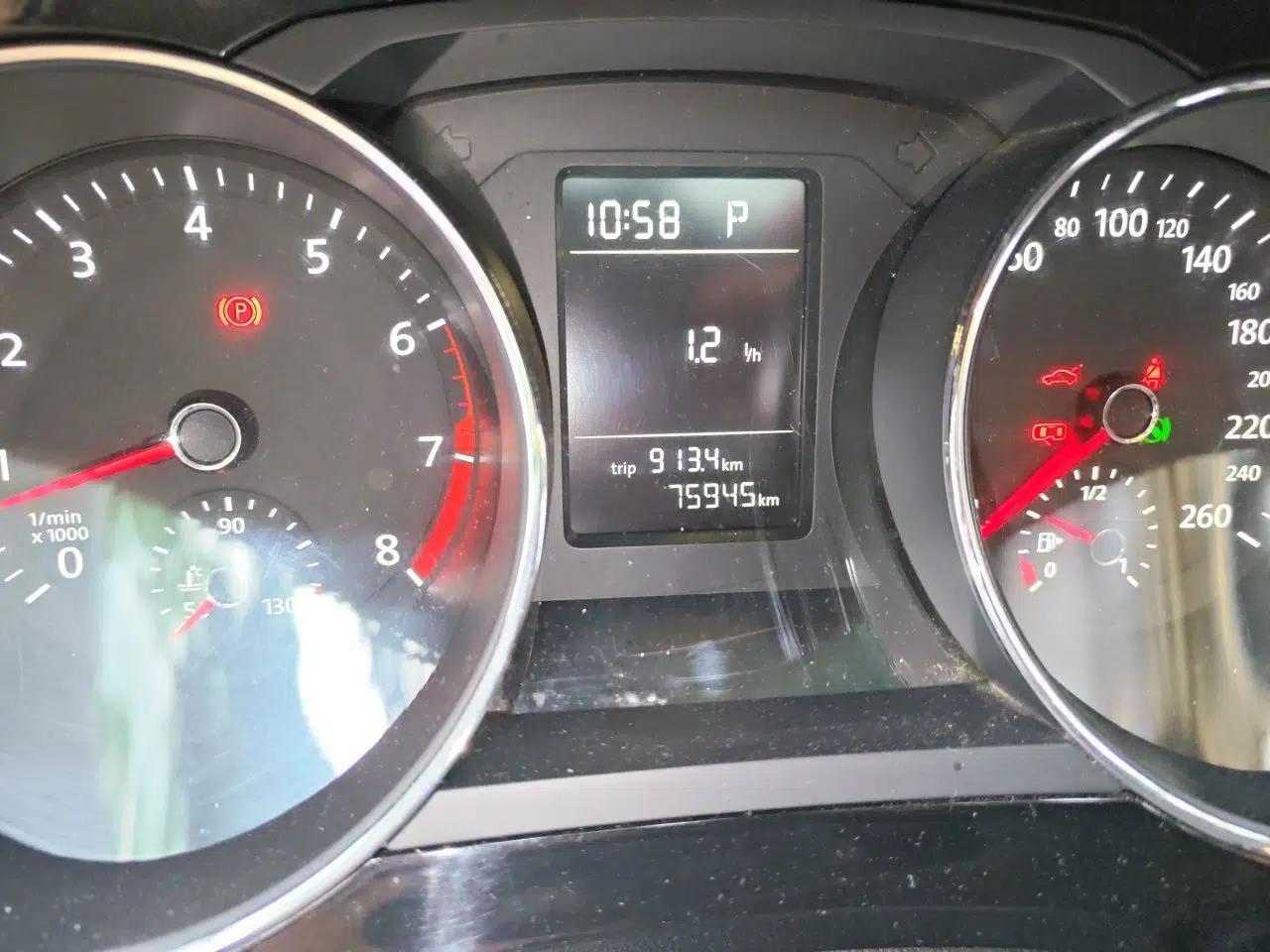 Volkswagen Sagitar 2015 230TSI Automatic Comfort Version — миниатюра 11